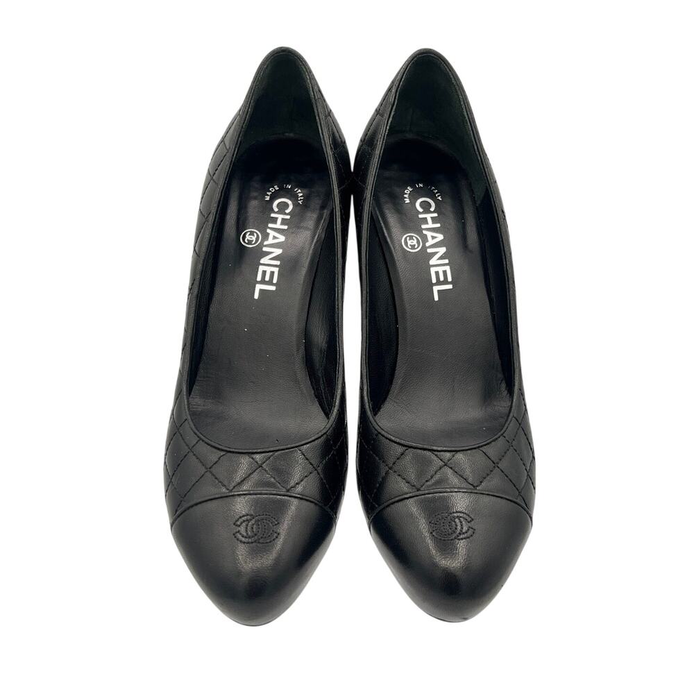 Chanel Quilted Cap Toe Platform Pumps Black Lambskin CC Heels 38.5